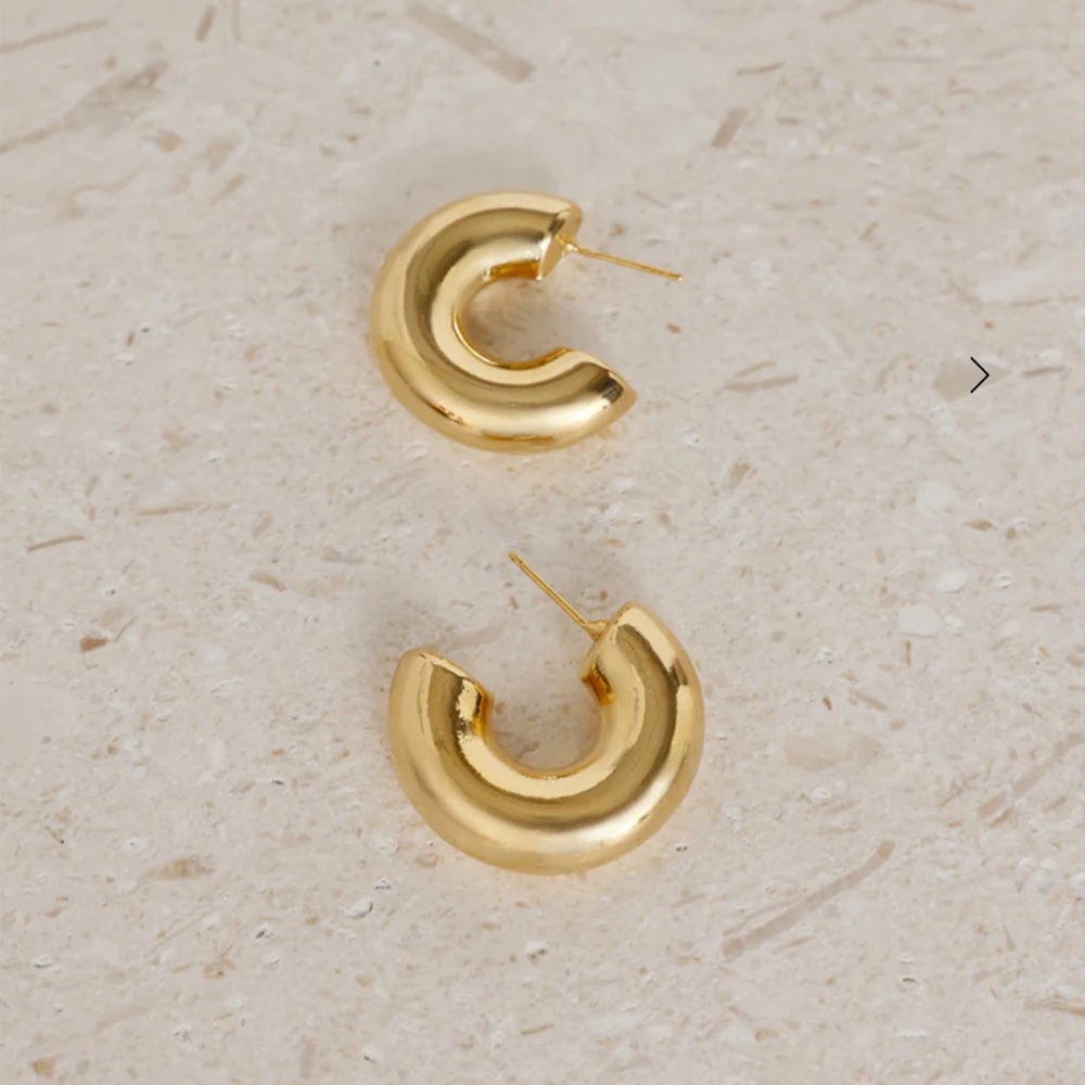 18K GOLD PLATED IT GIRL HOOP EARRINGS
GOLD from Hello Molly
